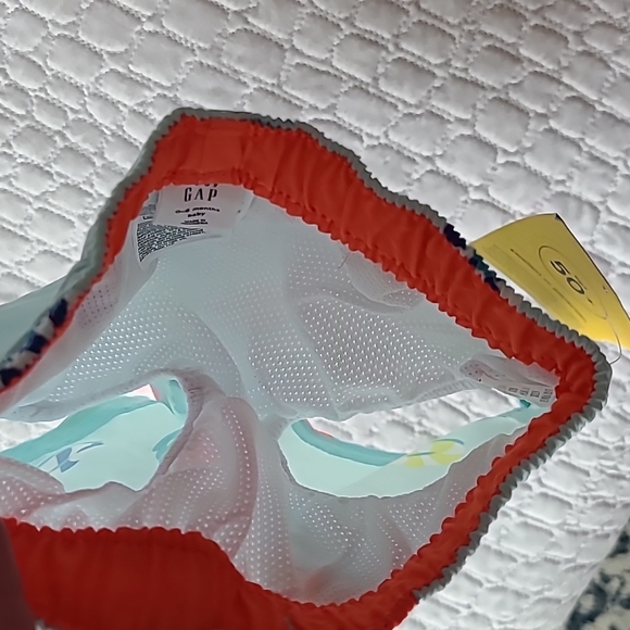 Baby Gap Rashguard and Swim Trunks - Picture 4 of 6